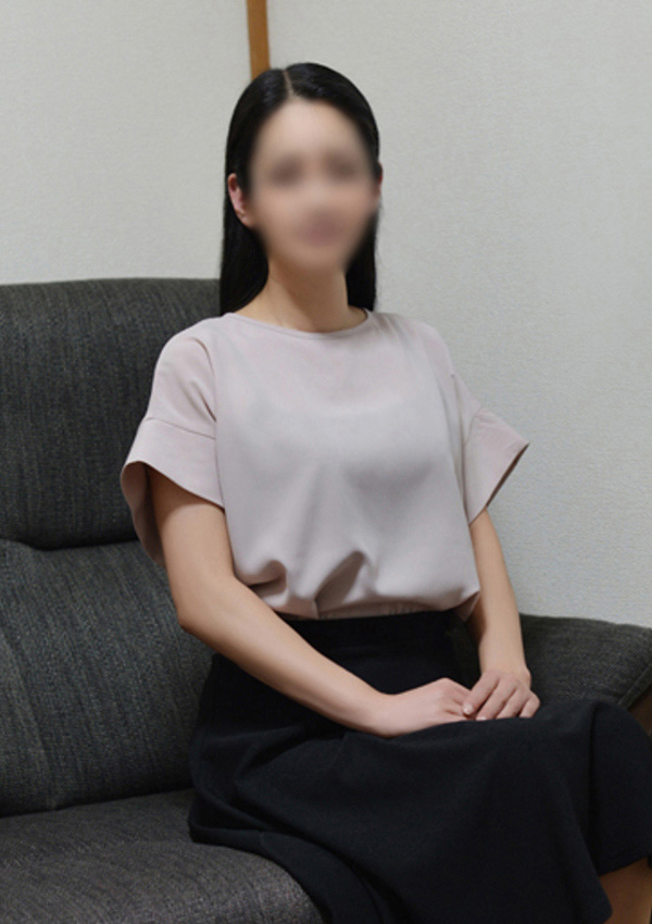 30代40代50代と遊ぶなら博多人妻専科24時 香水 渚